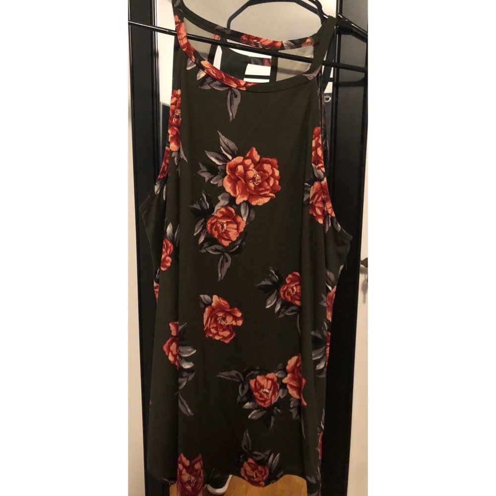 Casual sleeveless floral blouse